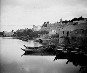Pouldavid-sur-mer. L'anse, entre le pont et le moulin